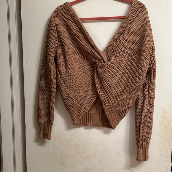 Twist back knitted sweater - Picture 2 of 2